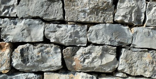 Aménagement extérieur : Enrochement de gabions ou enrochement classique ?