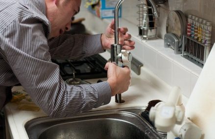Le plombier-chauffagiste : quand la polyvalence se conjugue au savoir-faire