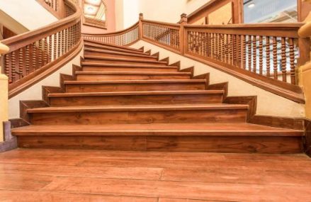 Marches d&rsquo;escalier : parquet massif ou parquet contrecollé?