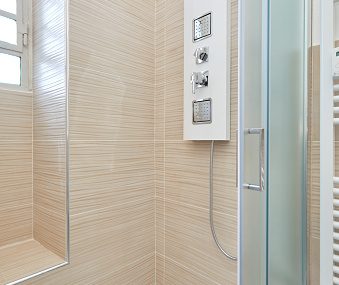 Quelle colonne de douche Hansgrohe pour une douche extérieure ?