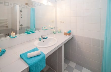 À quelle hauteur installer un lavabo ou une vasque ?