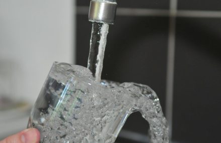 Les signes révélateurs d&rsquo;une eau dure : comment y remédier ?