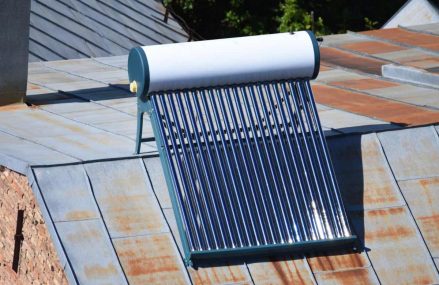 Chauffe-eau solaire vs traditionnel : Avantages et inconvénients à connaître