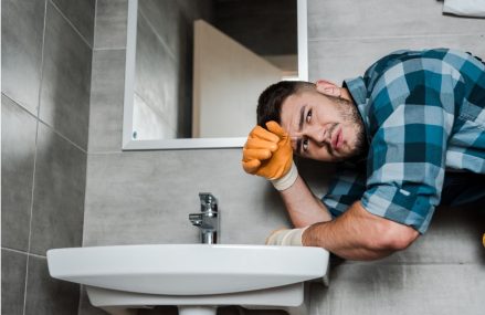 Comment prévenir les odeurs désagréables provenant de vos canalisations ?