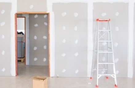 Le plâtre : un incontournable pour des cloisons élégantes