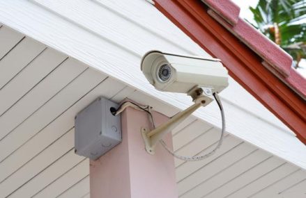 Installation filaire vs sans fil pour vidéosurveillance : le match fiabilité